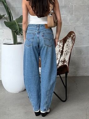 Levi’s Baggy Dad Barrel Jean